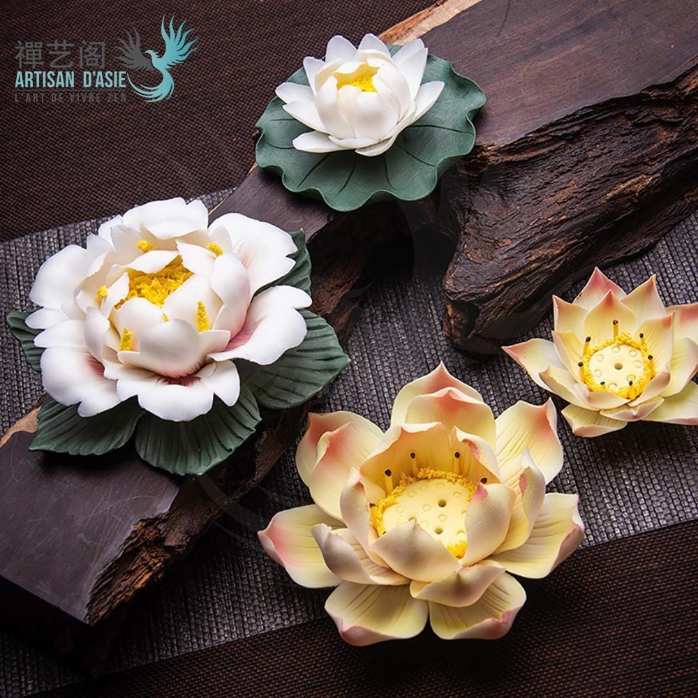 Artisan d'Asie Portes Encens Jaune clair au pistil jaune Porte Encens Fleur de Lotus en Céramique